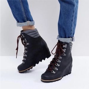 Sorel Conquest Wedge Black Leather Red Lace Up Booties Women Size 8.5